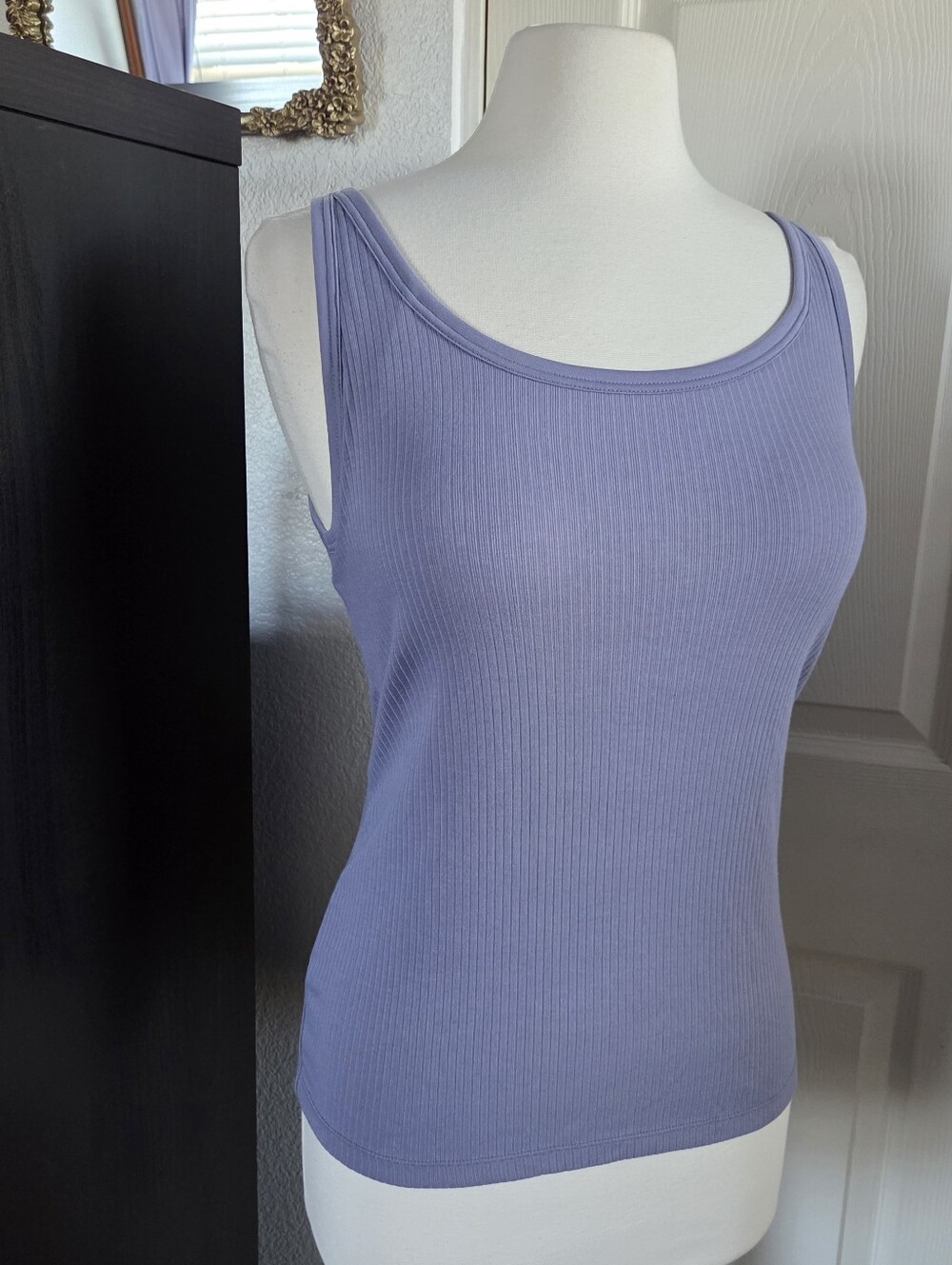 Sleeveless Ribbed Tank Top in Lavender